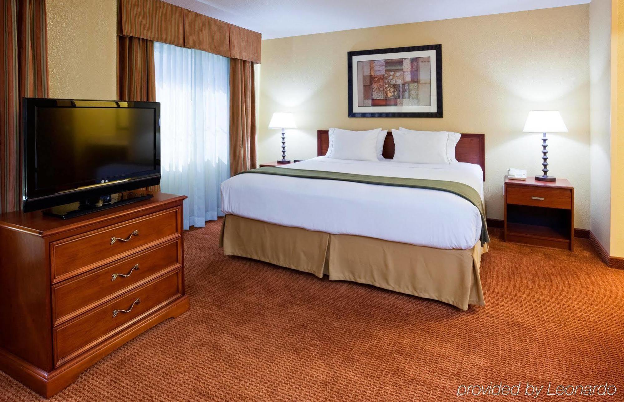 Holiday Inn Express Hotel And Suites Stevens Point, An Ihg Hotel Room photo