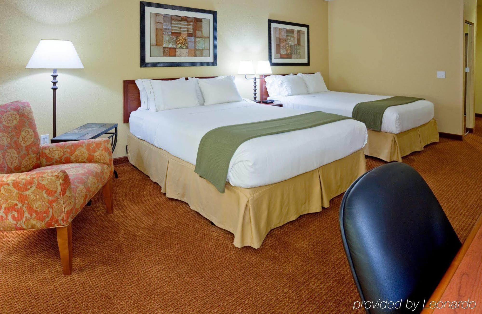 Holiday Inn Express Hotel And Suites Stevens Point, An Ihg Hotel Room photo